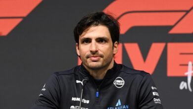 Sainz replaces F1 world champion Vettel as GPDA director