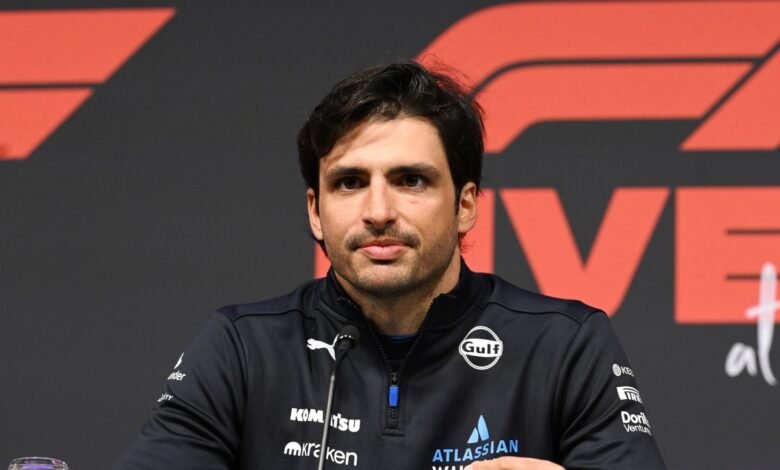 Sainz replaces F1 world champion Vettel as GPDA director