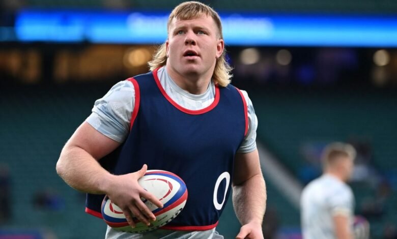 Ex-England international with Wallaby ambitions re-signs with Super club