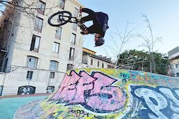 Video: "Streetduro" Sends in Barcelona